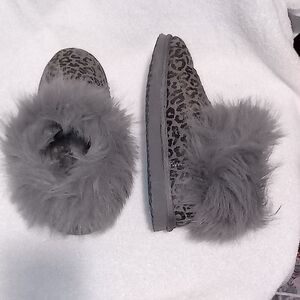 Very G Gray Leopard Ankle Boots with Faux Fur